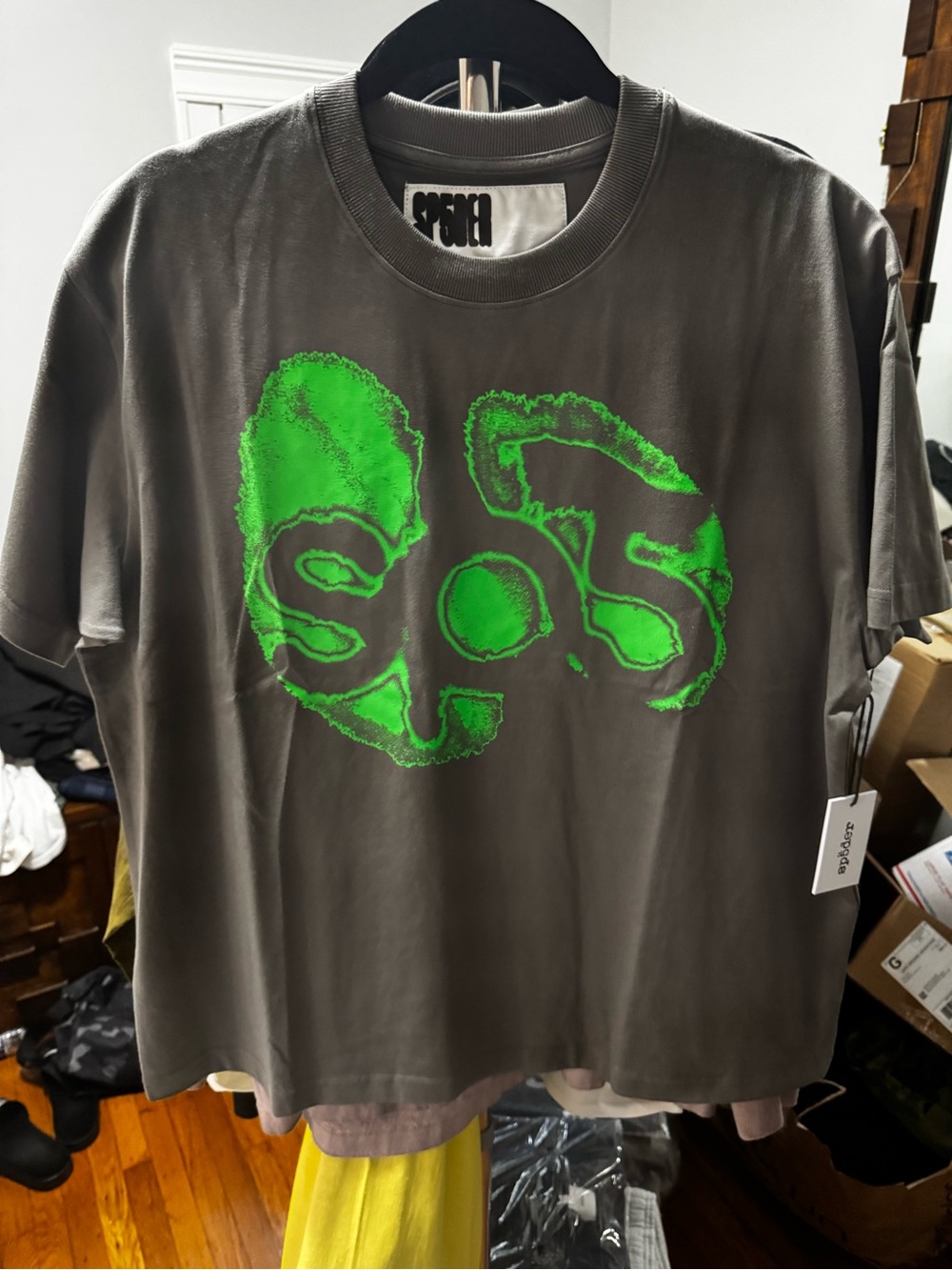 Authentic Sp5der
Men’s Gray T-Shirt with Neon Green Graphic